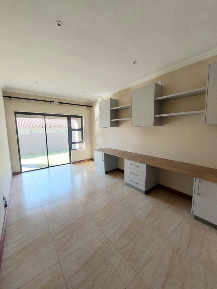 To Let 4 Bedroom Property for Rent in La Camargue Private Country Estate North West